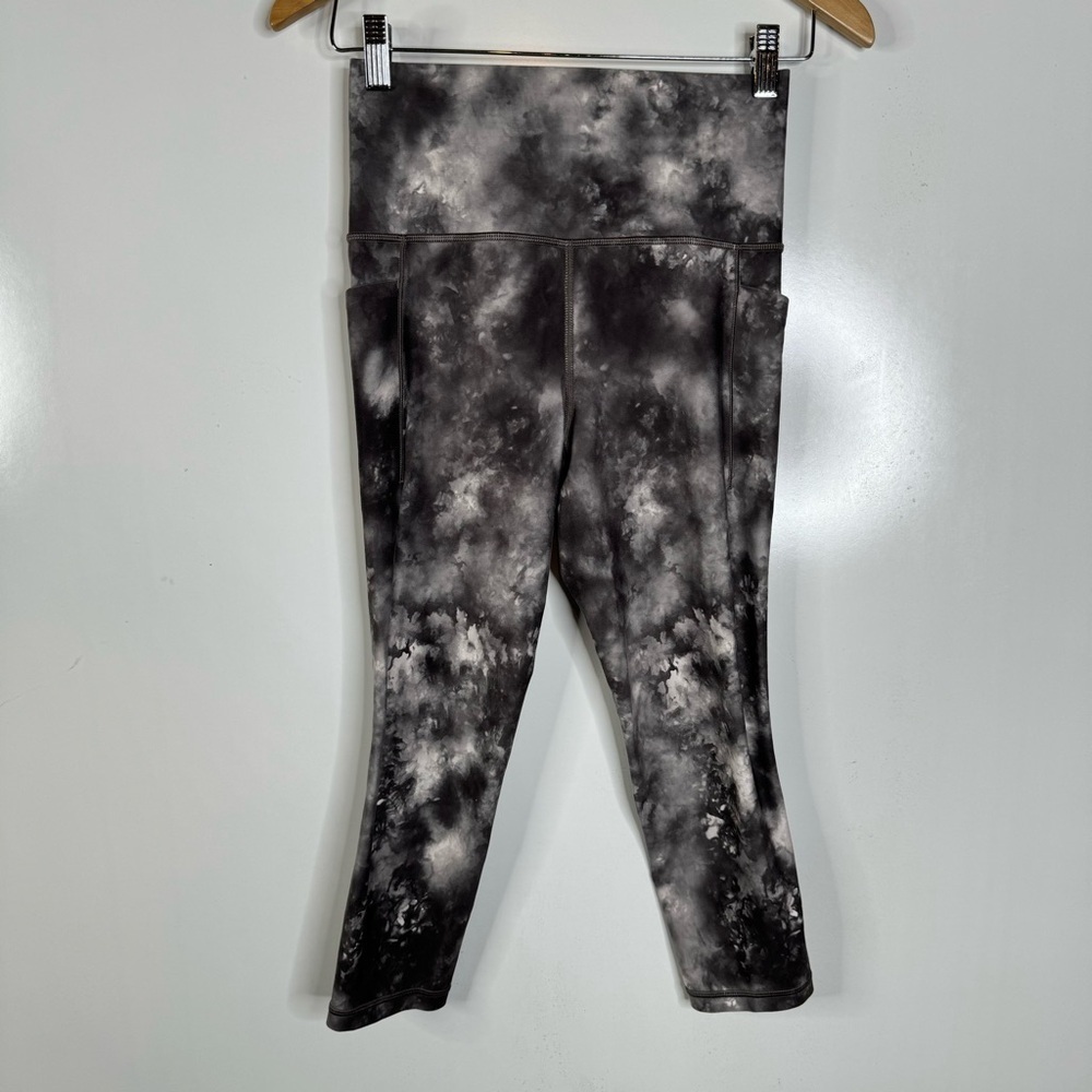 Athleta Salutation II Capri with Pockets‎ Gray Tie-dye Print Size Small